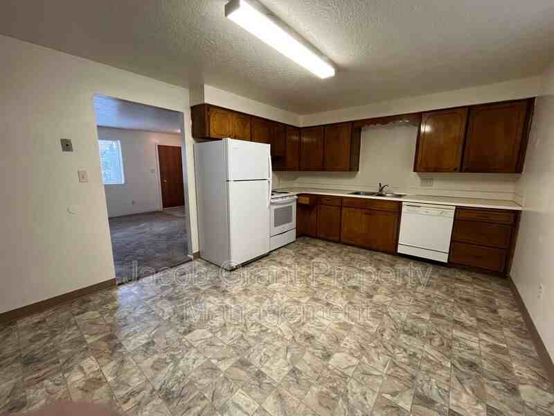 2122 Saint Clair Rd - Photo 3 of 8