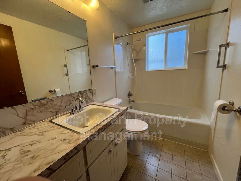 2122 Saint Clair Rd - Photo 4 of 8