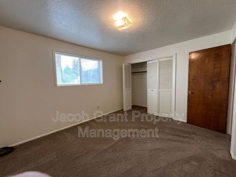 2122 Saint Clair Rd - Photo 6 of 8