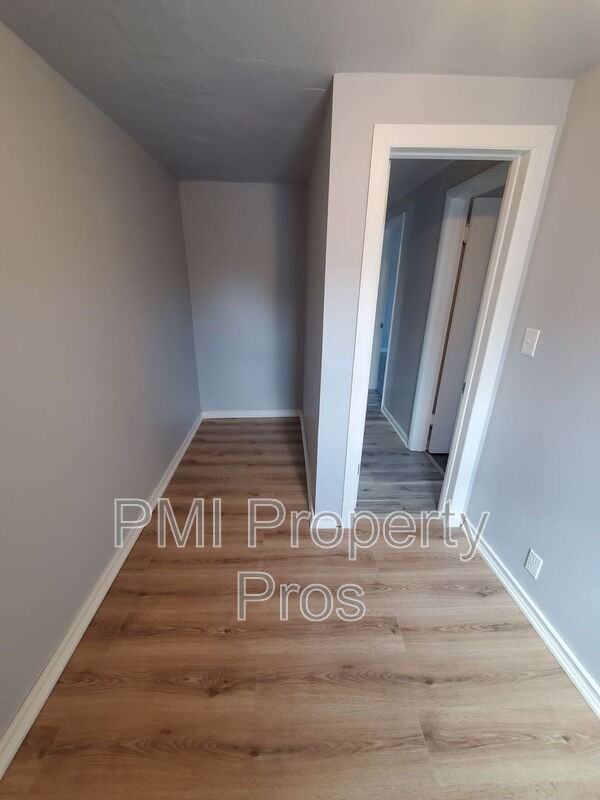 159A S 78th St - Photo 2 of 12