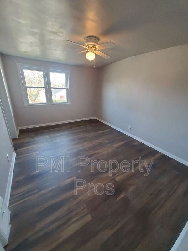 159A S 78th St - Photo 3 of 12