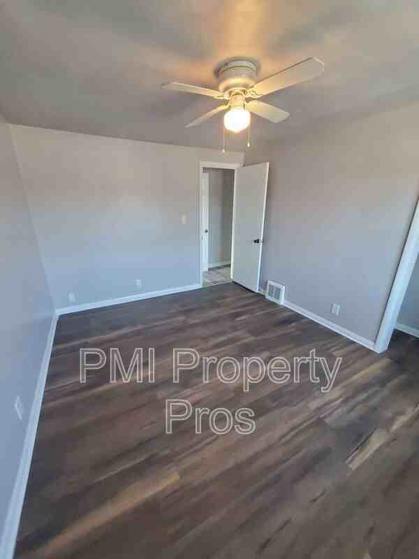 159A S 78th St - Photo 5 of 12