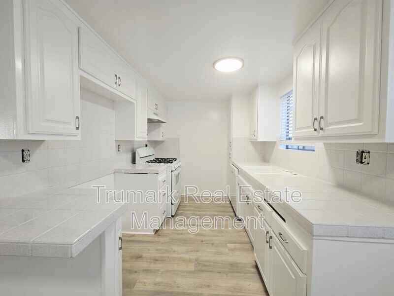 210 W Tujunga Ave #14 - Photo 3 of 13