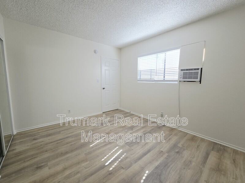 210 W Tujunga Ave #14 - Photo 4 of 13
