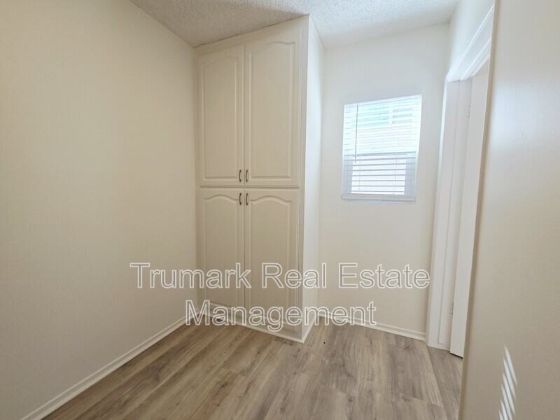 210 W Tujunga Ave #14 - Photo 6 of 13