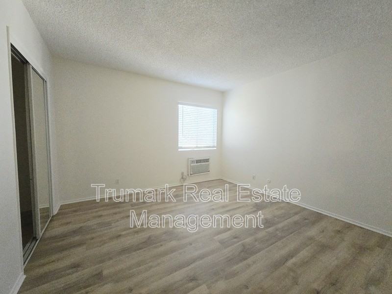 210 W Tujunga Ave #14 - Photo 7 of 13