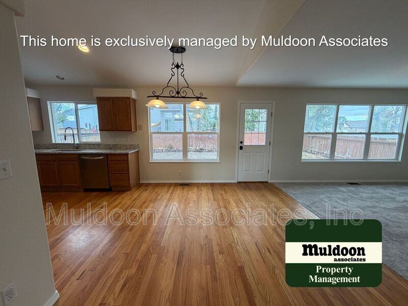 4687 Fencer Rd - Photo 6 of 34