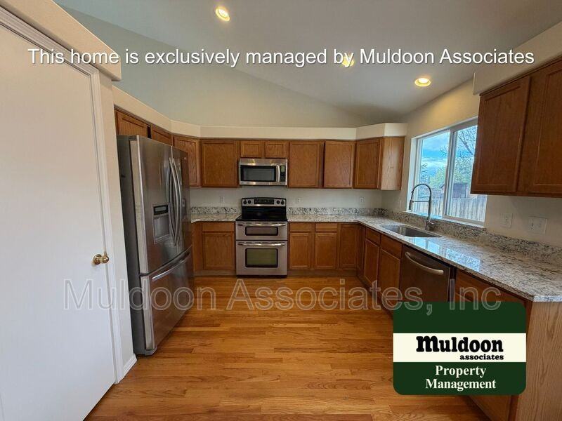 4687 Fencer Rd - Photo 7 of 34