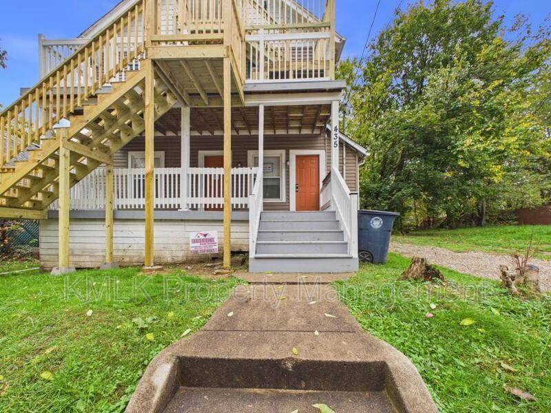 435 Alexander St - Photo 2 of 19