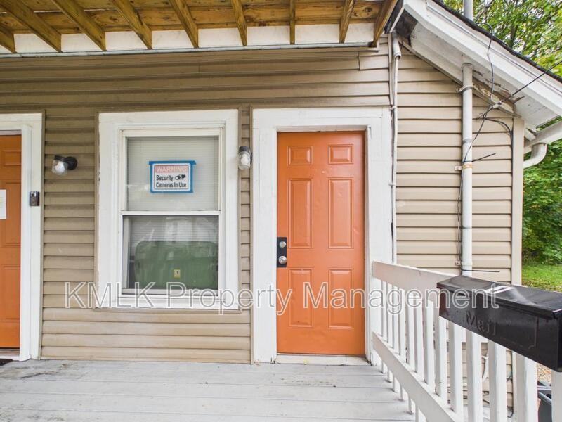 435 Alexander St - Photo 3 of 19
