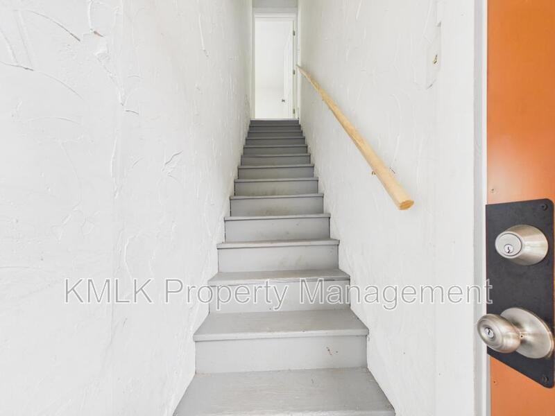 435 Alexander St - Photo 4 of 19
