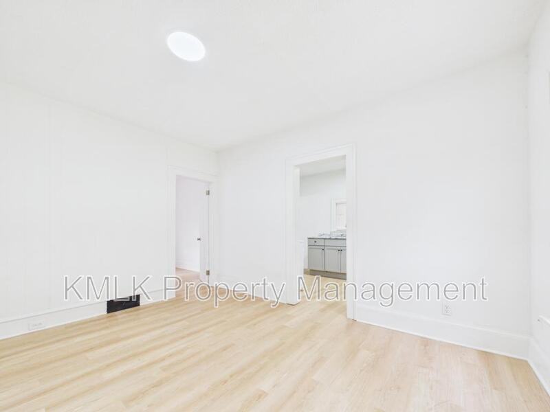 435 Alexander St - Photo 5 of 19