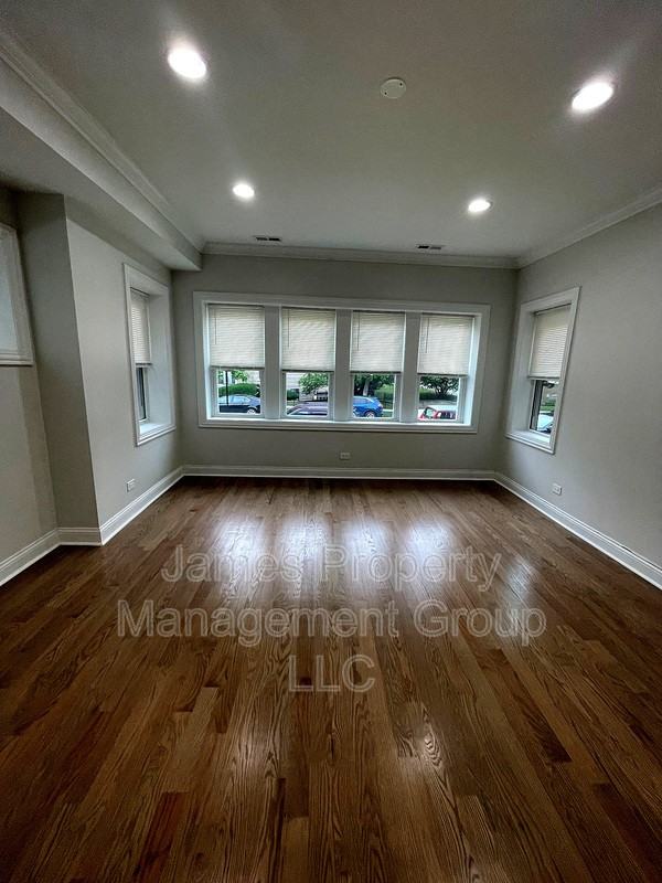 4819 N Kenneth Ave - Photo 4 of 21