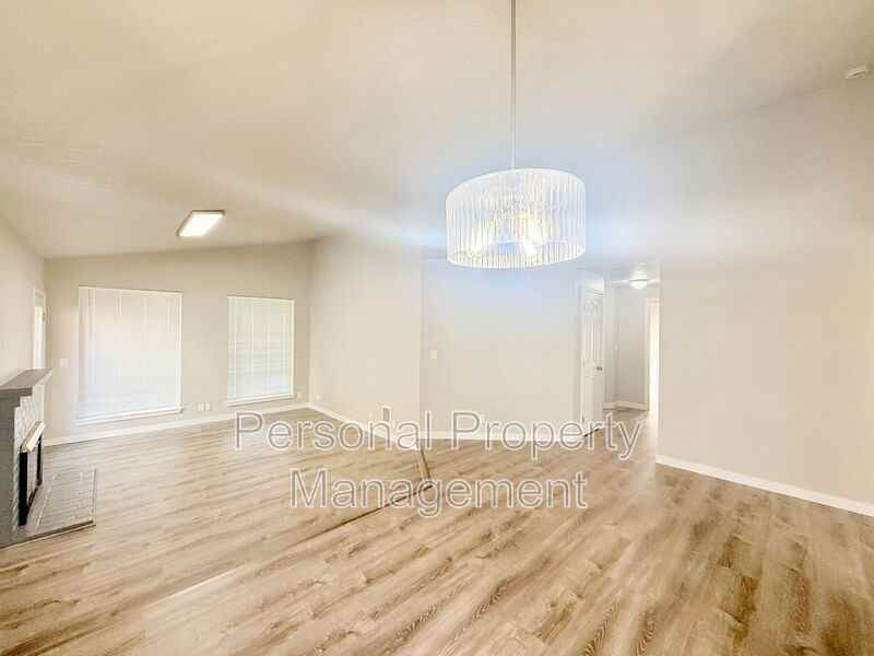 15814 Se 15th St - Photo 4 of 32