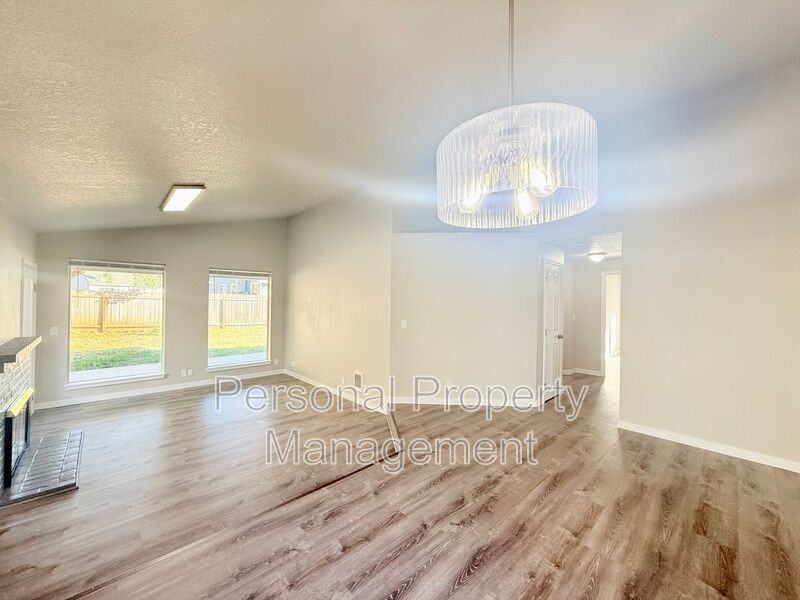15814 Se 15th St - Photo 6 of 32