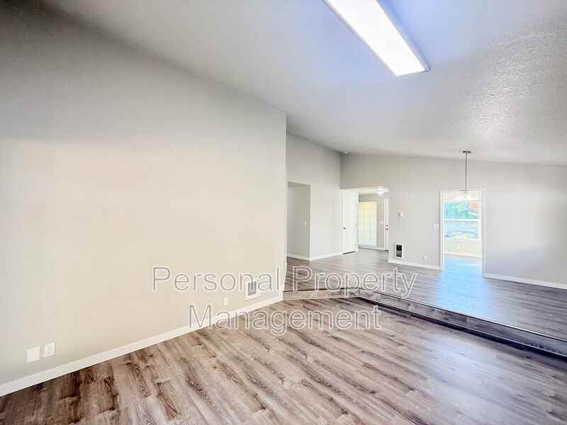 15814 Se 15th St - Photo 7 of 32