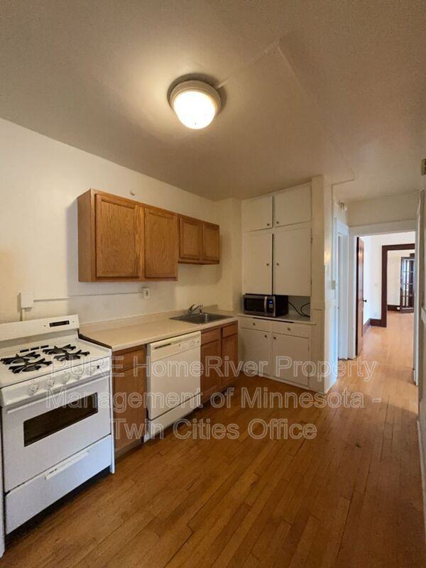 712 W 32nd St #2 - Photo 6 of 12