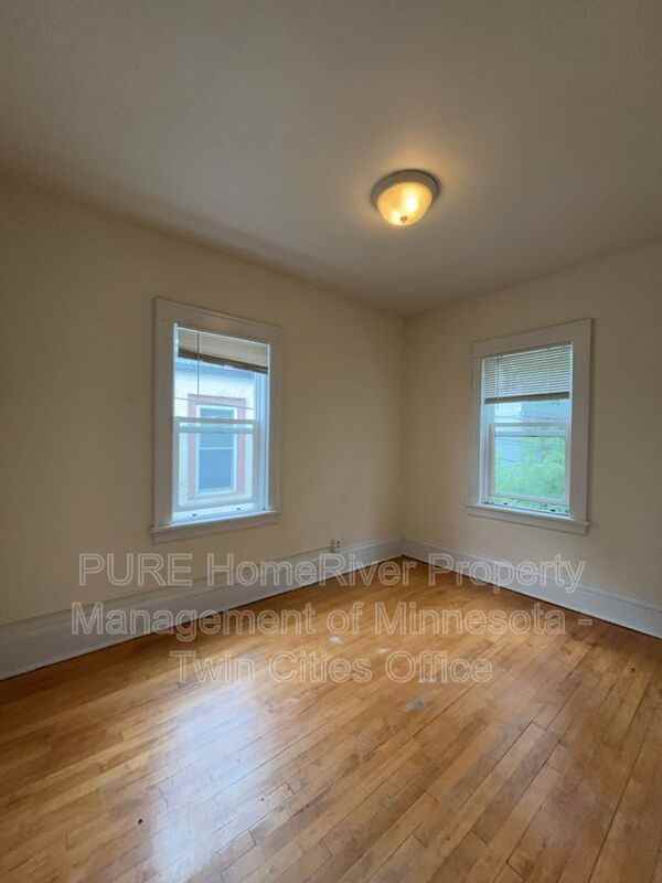 712 W 32nd St #2 - Photo 7 of 12