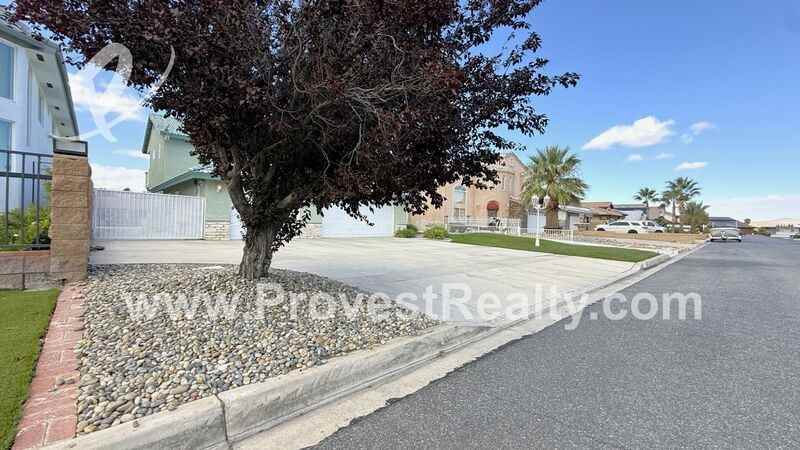 18064 Mariner Dr - Photo 3 of 38