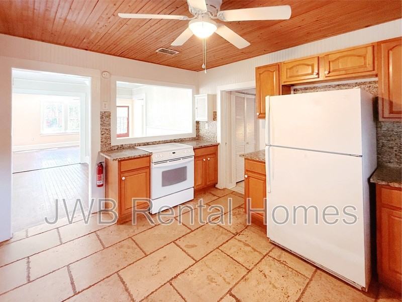 3869 Concord St - Photo 3 of 30