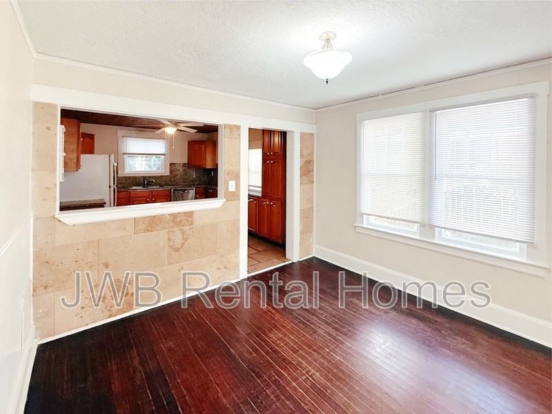 3869 Concord St - Photo 5 of 30