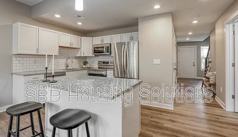 2904 S Harvard Ave #C - Photo 3 of 9