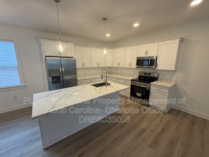 2114 Bombay Way - Photo 2 of 36