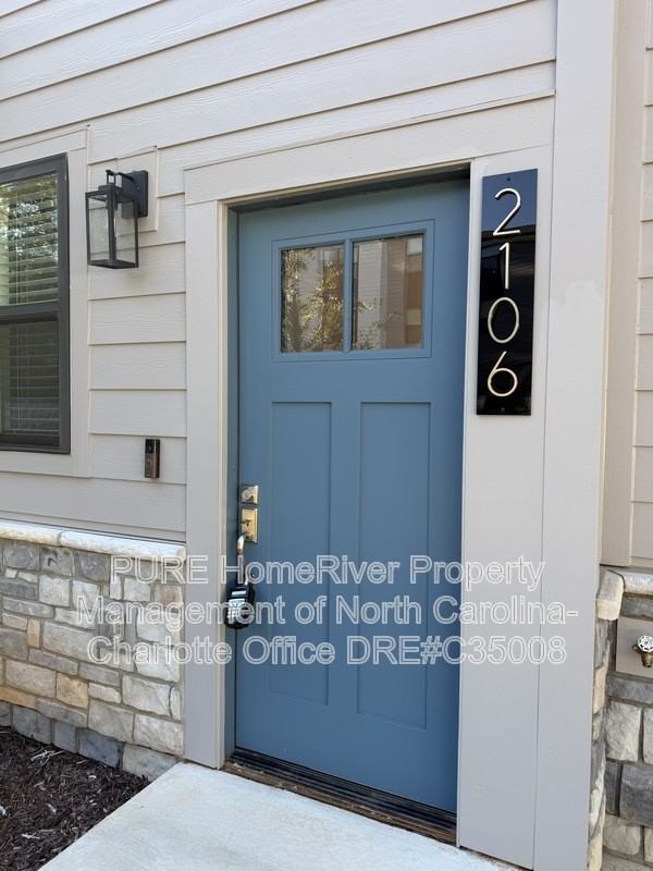 2106 Bombay Way - Photo 4 of 39