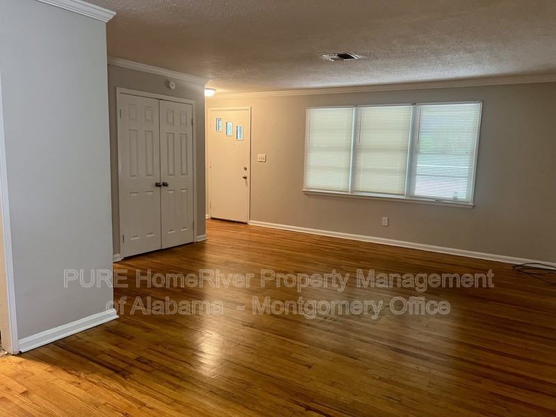340 Sumerset Ln - Photo 2 of 14