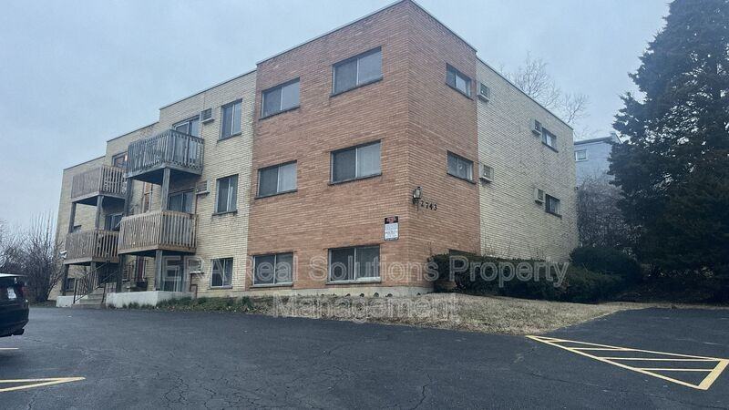 2743 Queen City Ave #09