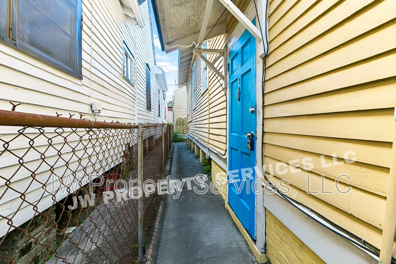2310 Barracks St - Photo 2 of 15