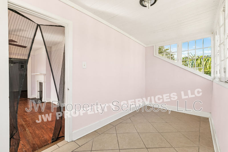 2310 Barracks St - Photo 4 of 15