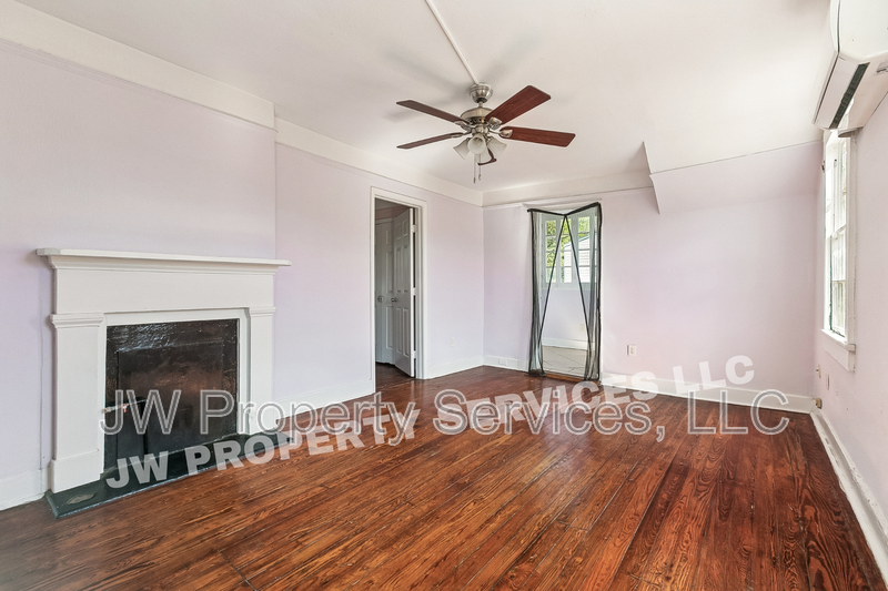 2310 Barracks St - Photo 5 of 15