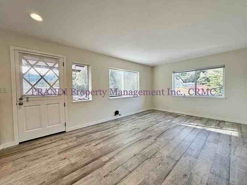 4 Woods St - Photo 3 of 12