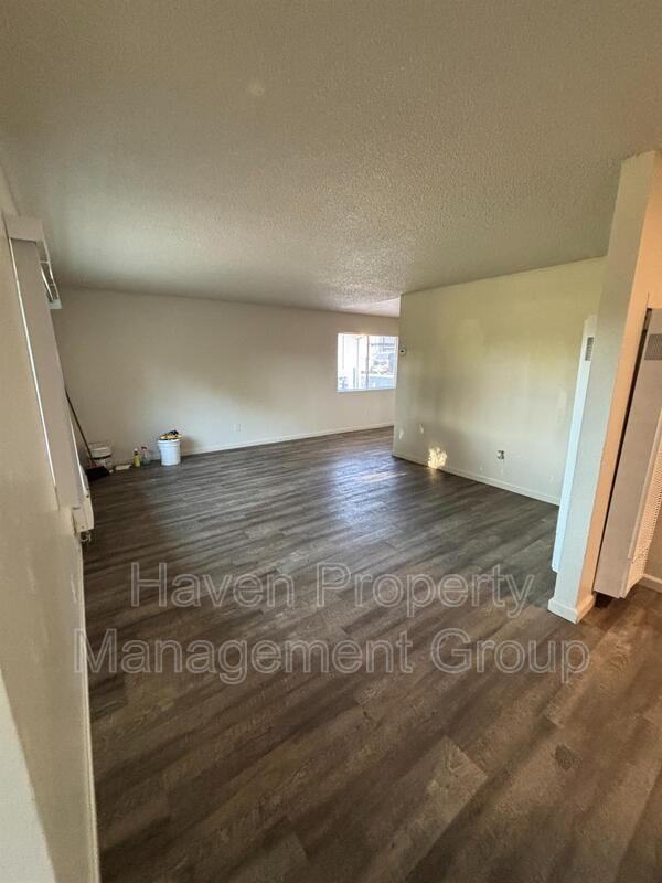 816 Clementa Way #B - Photo 3 of 8