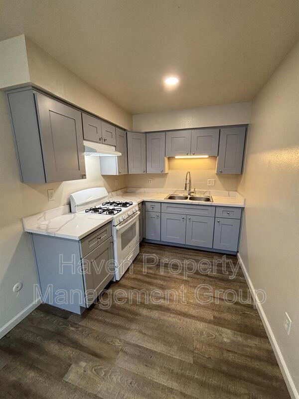 816 Clementa Way #B - Photo 5 of 8