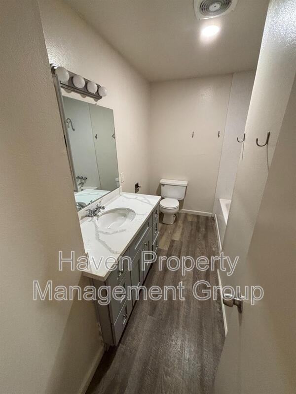 816 Clementa Way #B - Photo 6 of 8