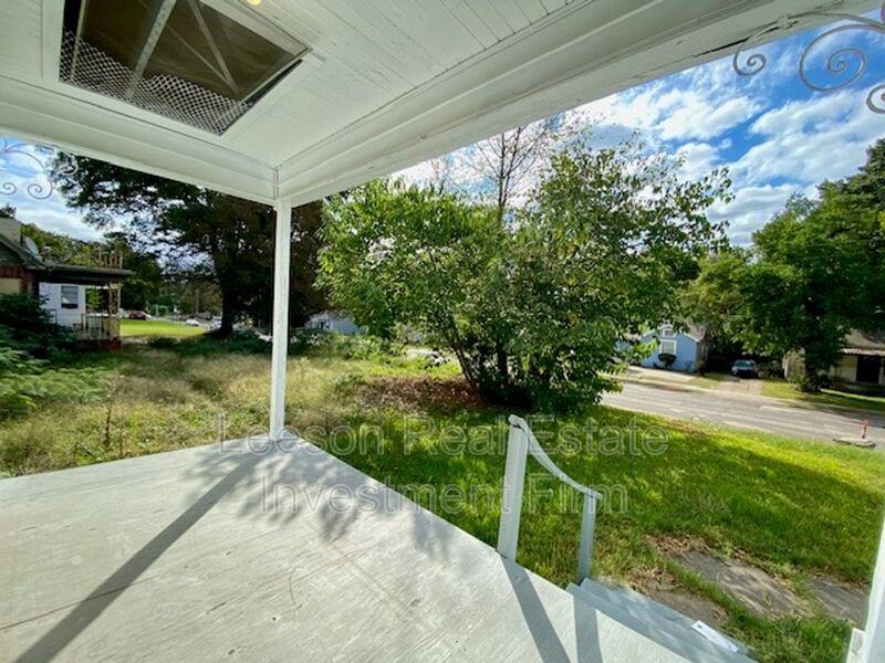 3548 Lakeshore Dr - Photo 3 of 12