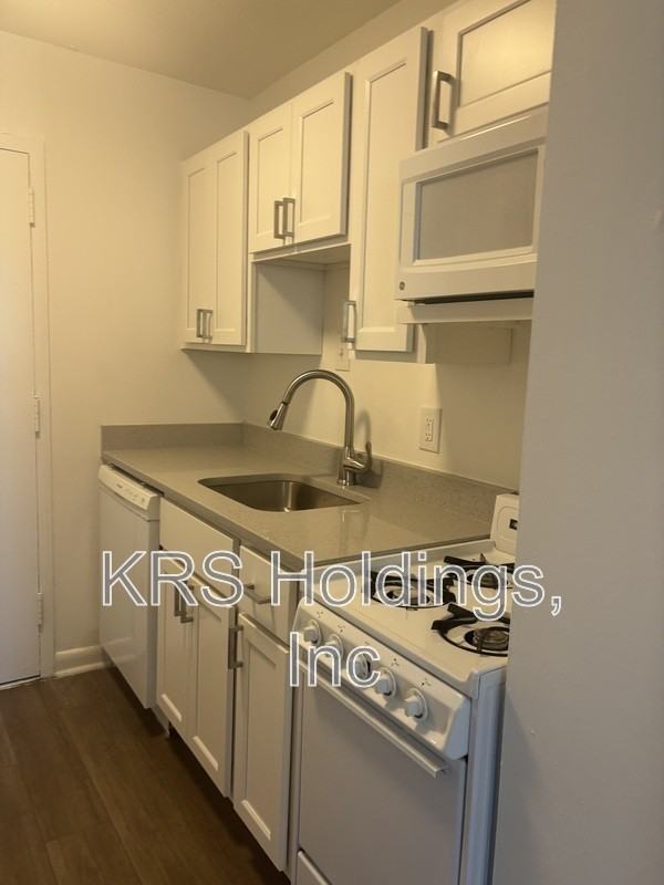 311 W Franklin St #703 - Photo 3 of 10