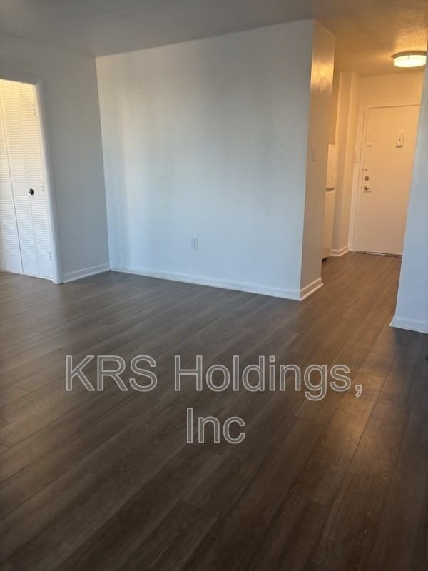 311 W Franklin St #703 - Photo 5 of 10
