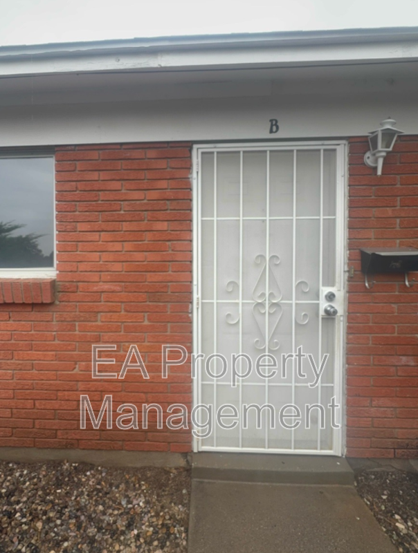 10108 Comanche Rd Ne #B - Photo 2 of 13
