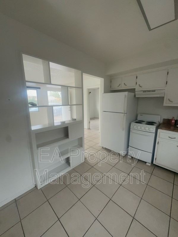 10108 Comanche Rd Ne #B - Photo 3 of 13