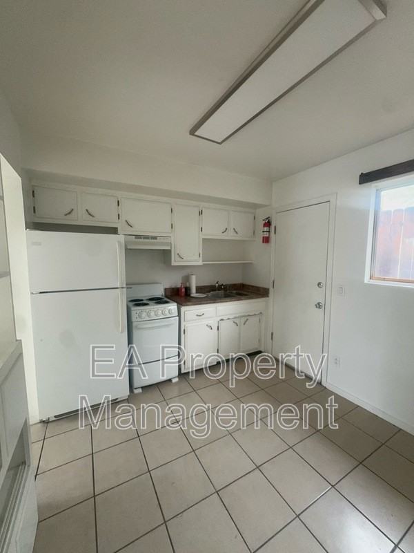 10108 Comanche Rd Ne #B - Photo 4 of 13
