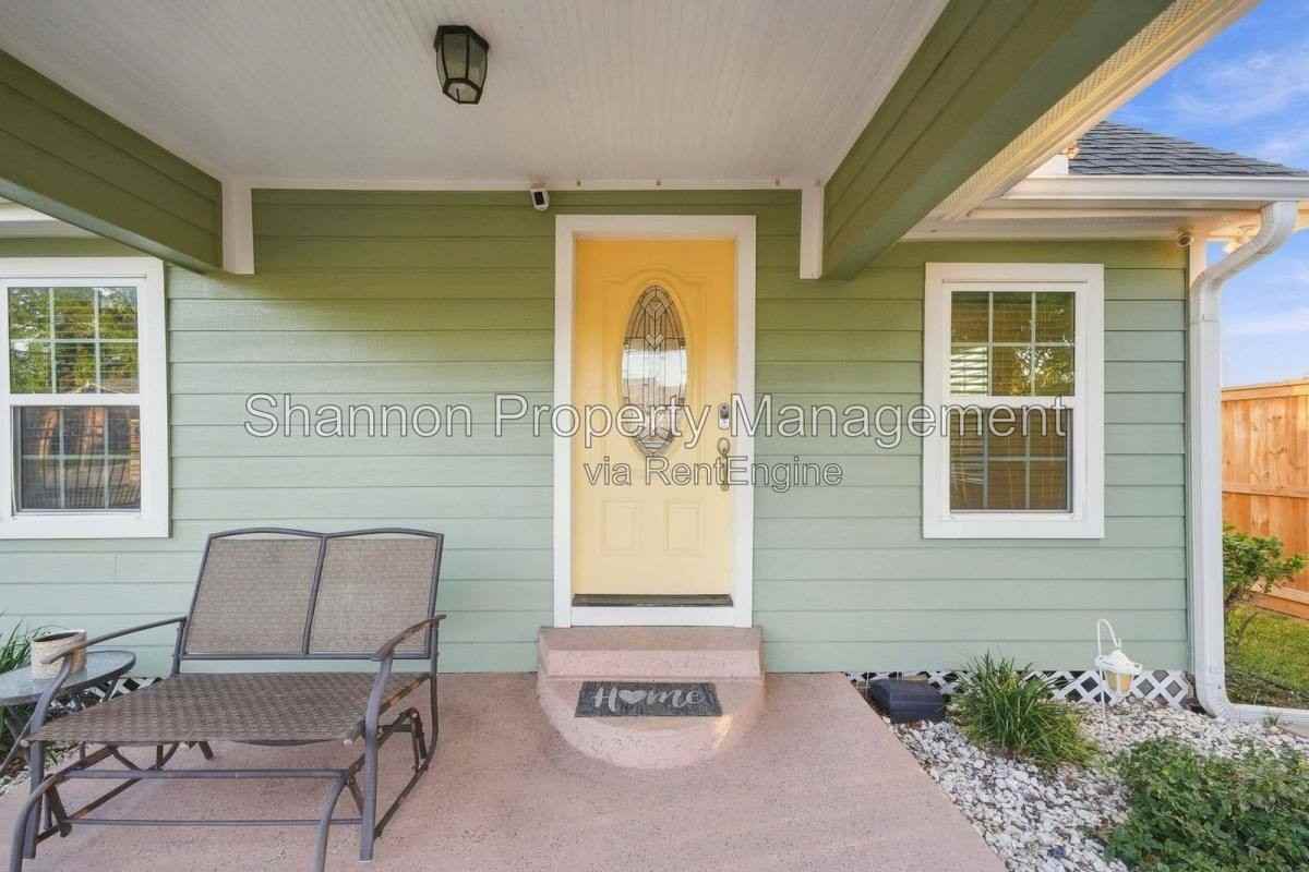 300 E 40th 1 2 St - Photo 6 of 20
