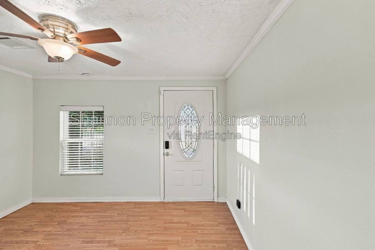 300 E 40th 1 2 St - Photo 7 of 20