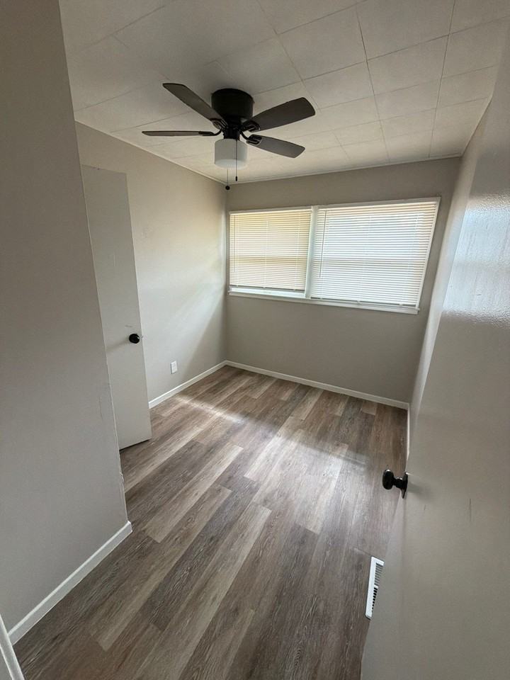 307 Crawford Rd - Photo 2 of 7