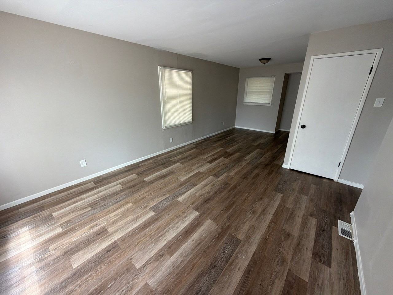 307 Crawford Rd - Photo 3 of 7