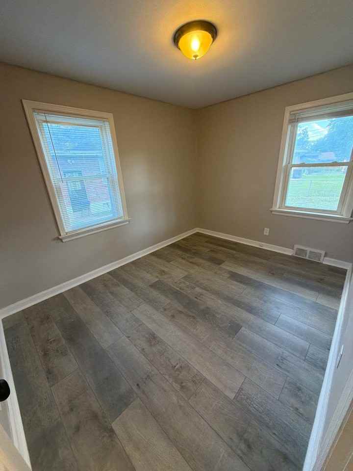 1254 Waldorf Dr - Photo 2 of 13