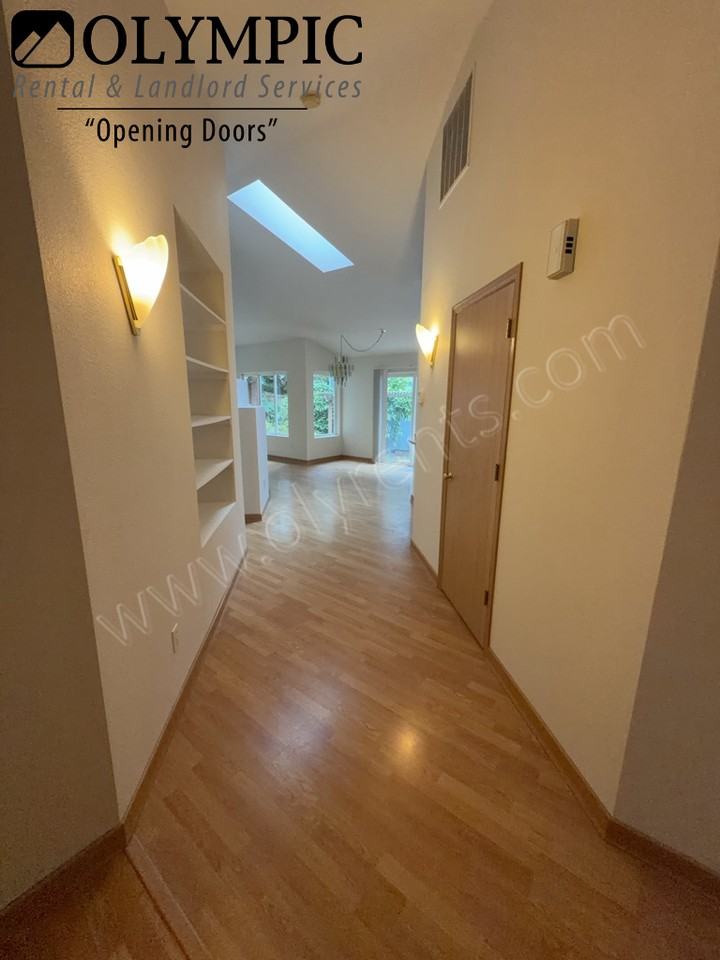 6036 Montague Ln Se - Photo 4 of 25