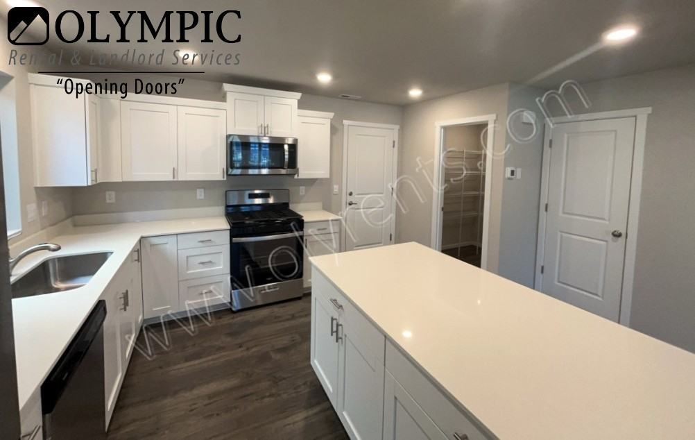 4252 Savannah Loop Ne - Photo 6 of 20